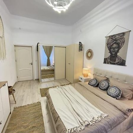 Apartament In Centrul Istoric Орадя Экстерьер фото